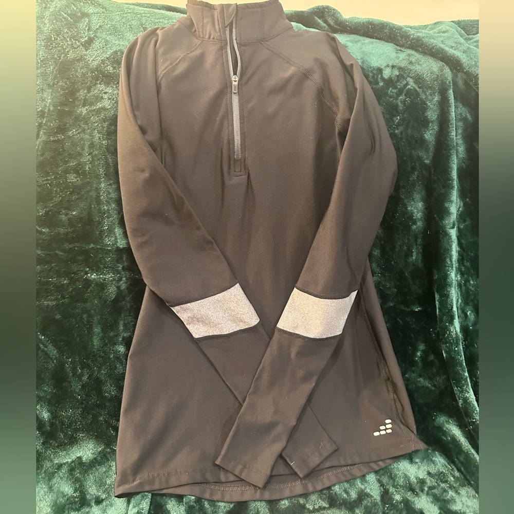 Lightweight Quartzip workout top